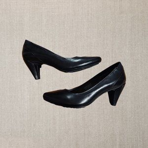 Tsubo Fayth Pumps Black -  7.5 - NEW